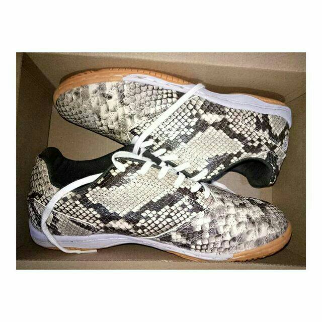 FUTSAL SNAKE SHOES