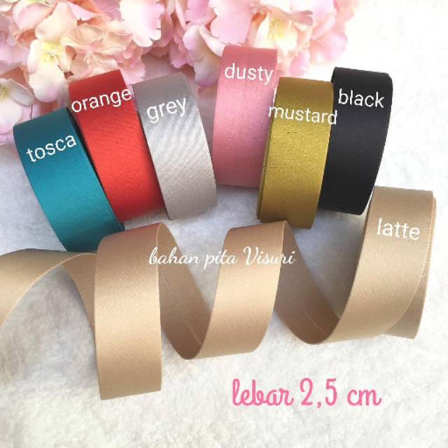 Pita Kaku Satin 2,5 cm per yard (90 cm )