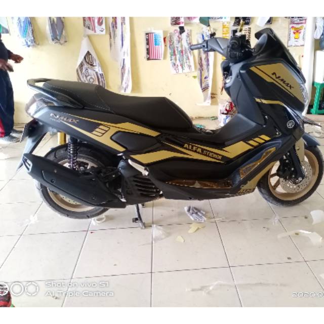 Striping cutting Nmax warna gold