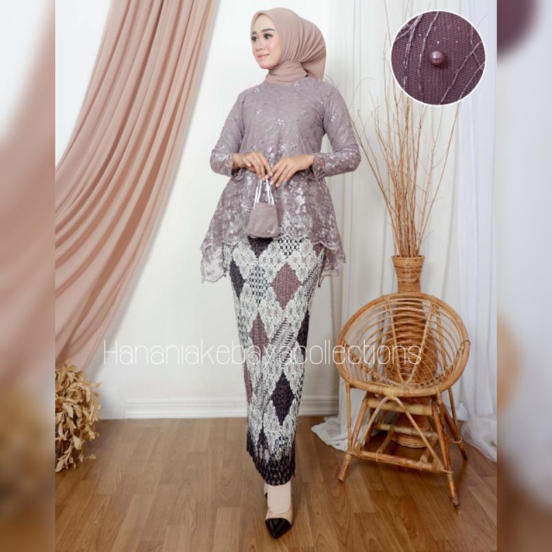 Kebaya Wisuda Rinjani Tille / Kebaya Modern / Kebaya Wisuda / Kebaya Pesta / Kebaya Lamaran / Kebaya muslim / Kebaya Kekinian / Kebaya terbaru / Kebaya Perpisahan / Kebaya Murah / Kebaya Cantik / Kebaya Terpopuler / Kebaya akad / kebaya kondangan / Kebaya