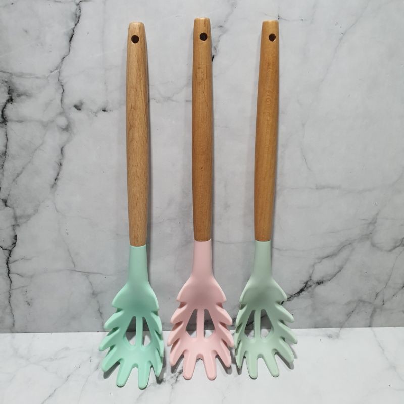 Silicone Pasta server spatula with wooden handle / spatula gagang kayu