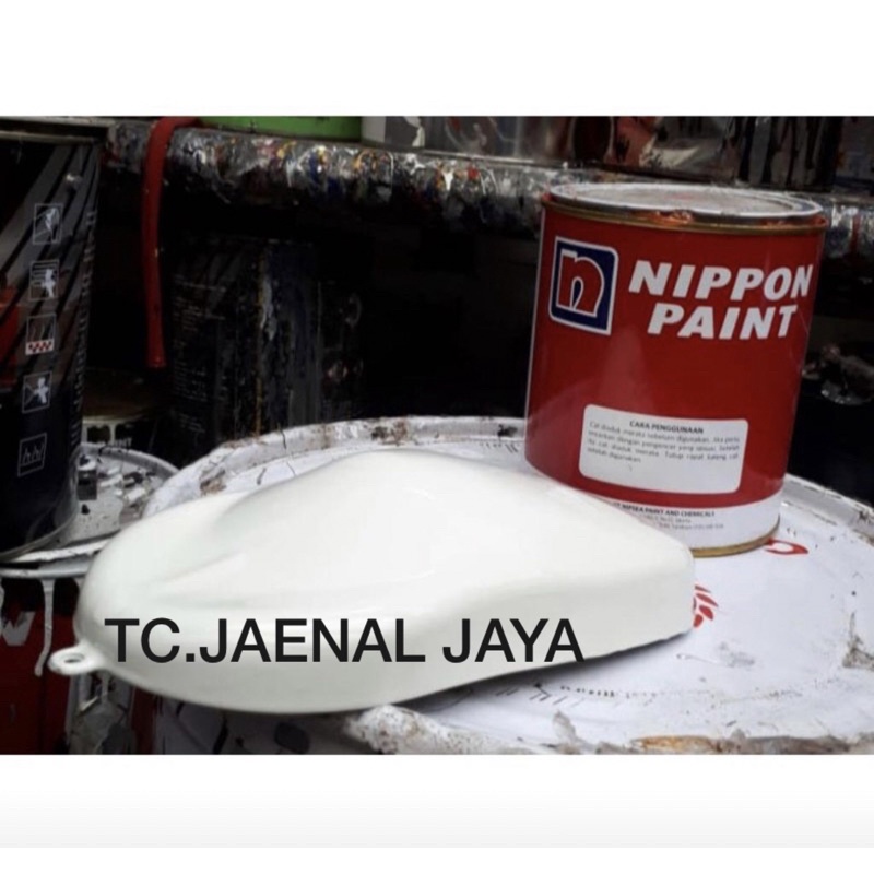 Cat mobil putih Avanza W09