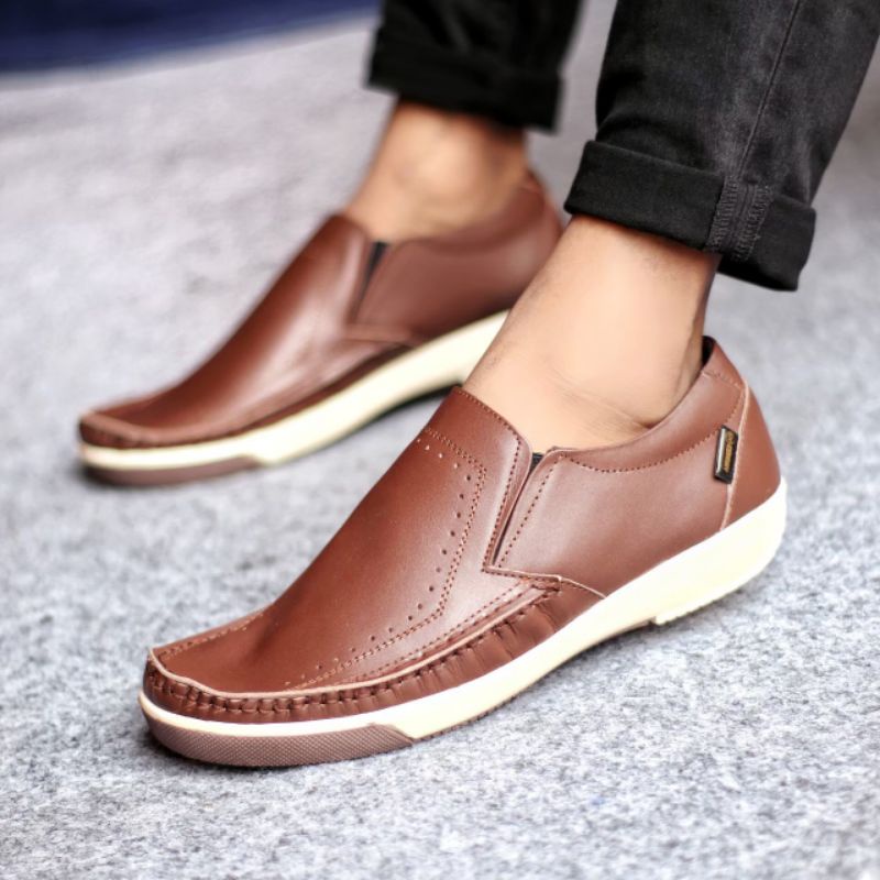 Sepatu Pria Kasual Kulit Asli Original Slip On Laki Kerja Cowo Keren Trendy Slop Kekinian Cowo Modis ORI Selop Flat Datar Excellent Exclusive Premium Duality Kets Cowok Laki  Tiga Warna Distro Street Style Enoz Calaio