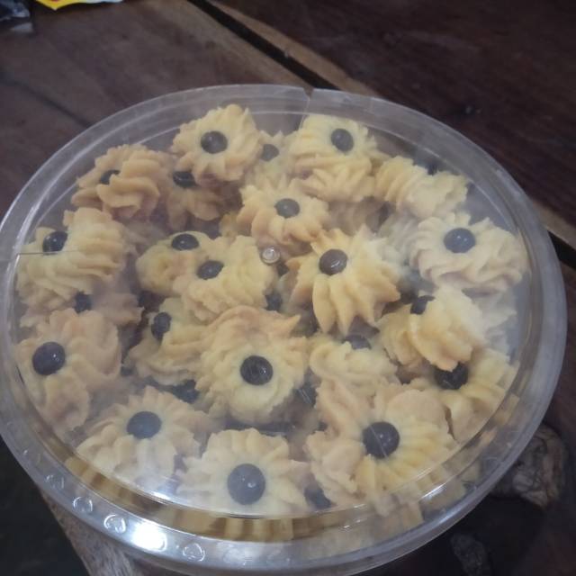 

Kue semprit susu