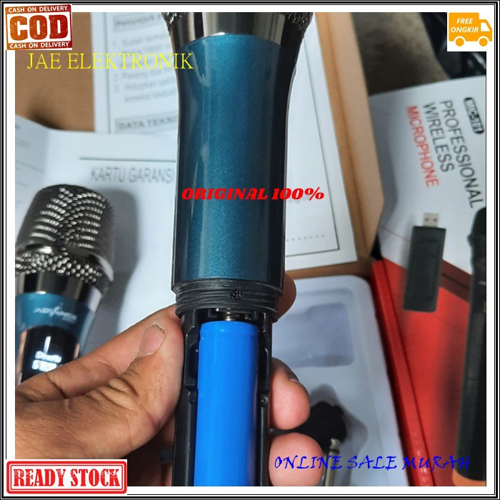 G496 ADVANCE MIC WIRELESS DUAL ORIGINAL CHARGER MICROPHONE MIK BATERAI CAS CASAN KARAOKE Mic baterai cas casan wireles pro vocal vokal suara audio sistem mik professional panggung dj studio sound system SEPASANG DOUBLE  BATERAI CAS 18650  Untuk yang suka