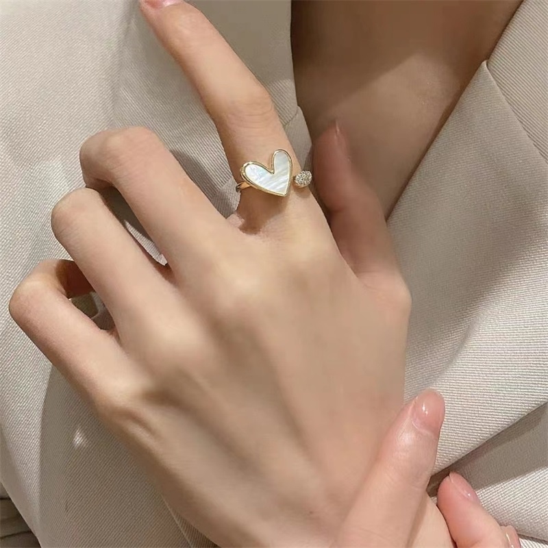 Cincin Model Terbuka Desain Hati Gaya Retro Untuk Wanita