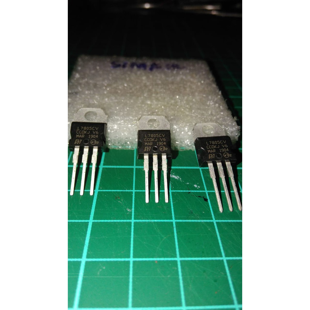 IC 7805 L7805