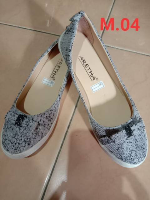 Sepatu slip on cewe