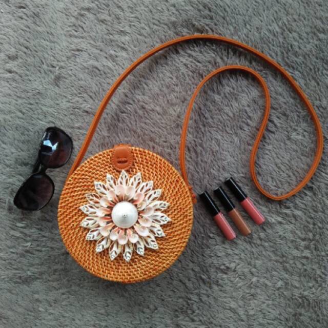 Tas Rotan hias kerang 20cm