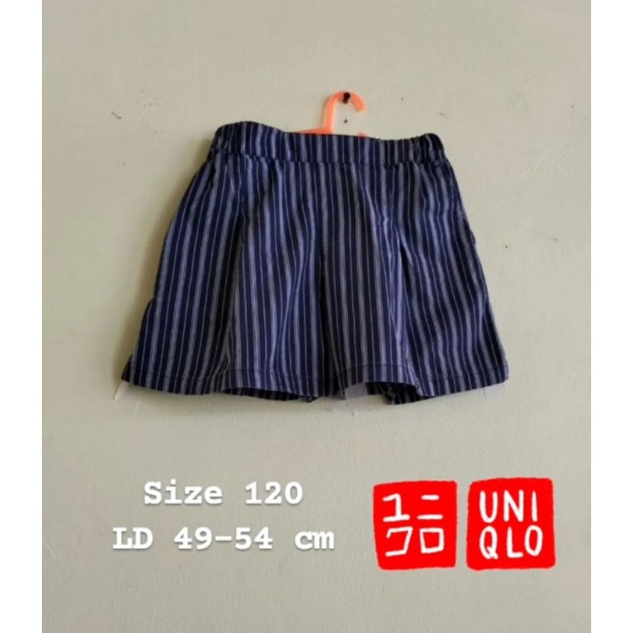 Preloved branded uniqlo celana motif salur