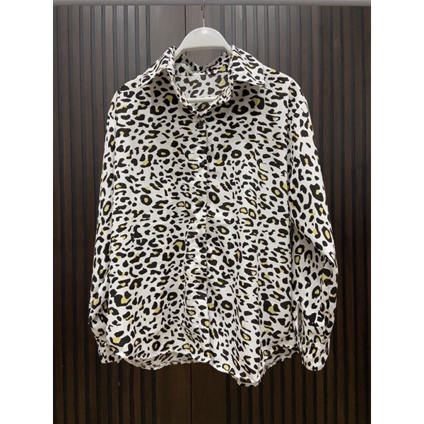 real pic kemeja leopard putih LD 110 / leopard white