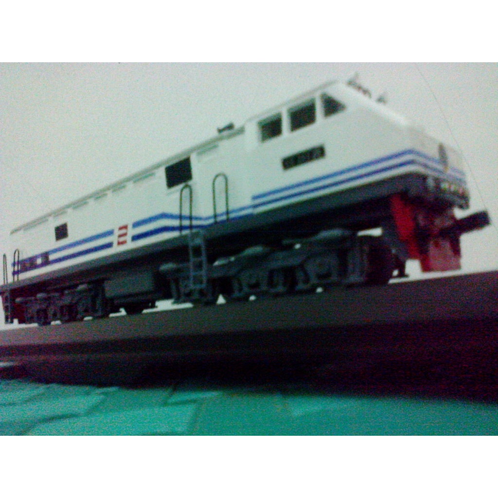 Miniatur Lokomotif CC 203 20 Agung Craft
