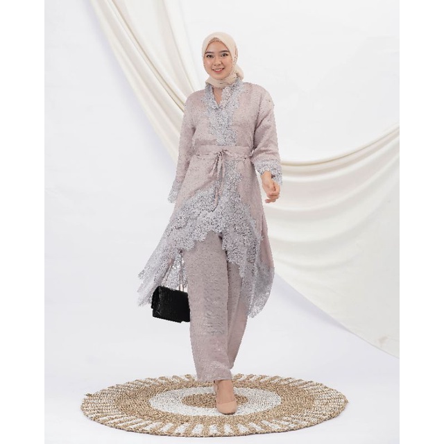 SET THANIA LACE KULOT