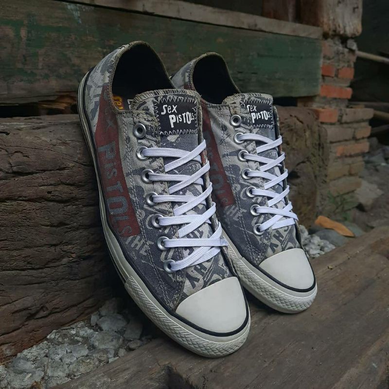 CONVERSE X SEX PISTOLS