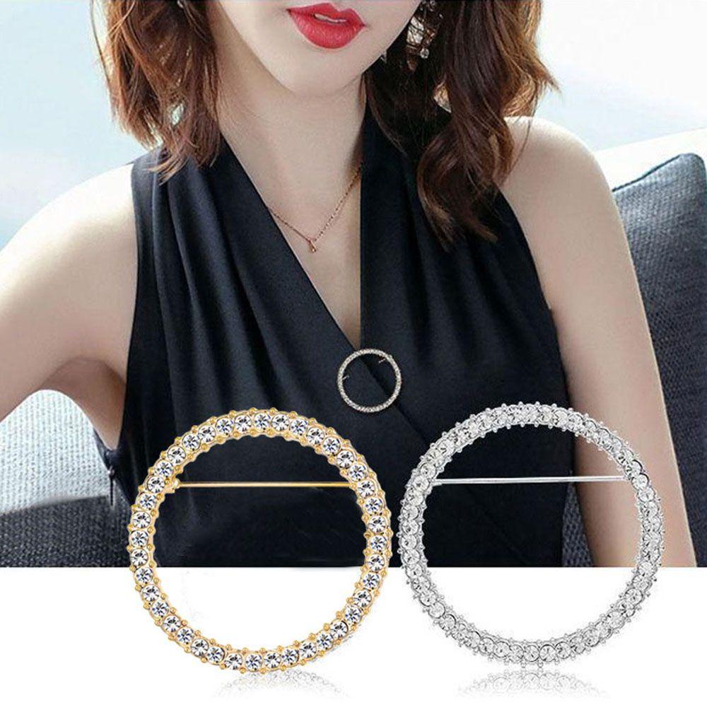 Needway Bros Pin Pakaian Simple Bahan Alloy Berlian Imitasi Warna Silver Untuk Wanita Pria Perhiasan Kristal