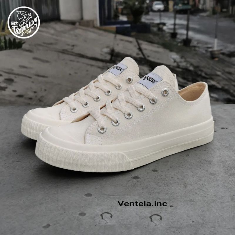 Warrior venus black white low - sepatu warior original