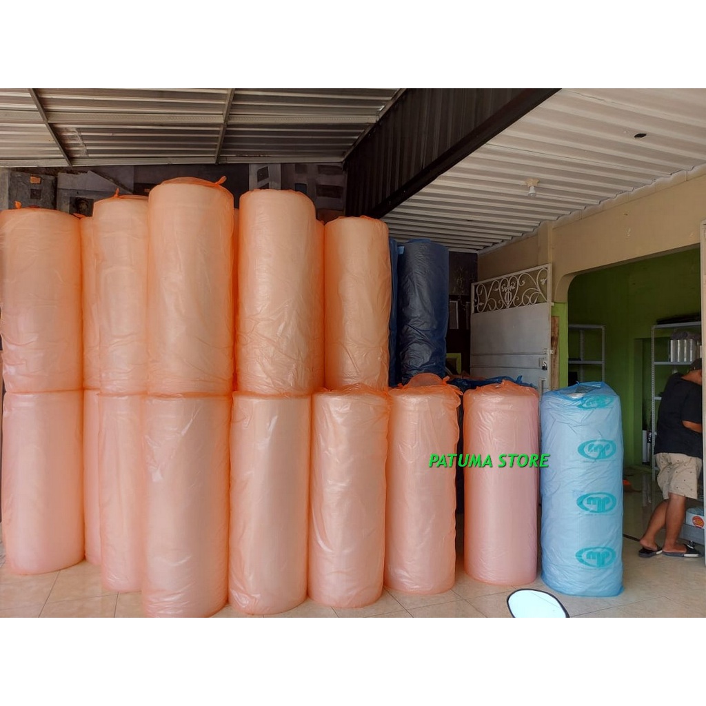 

Bubble Wrap 125 x 50 Meter Hitam Putih
