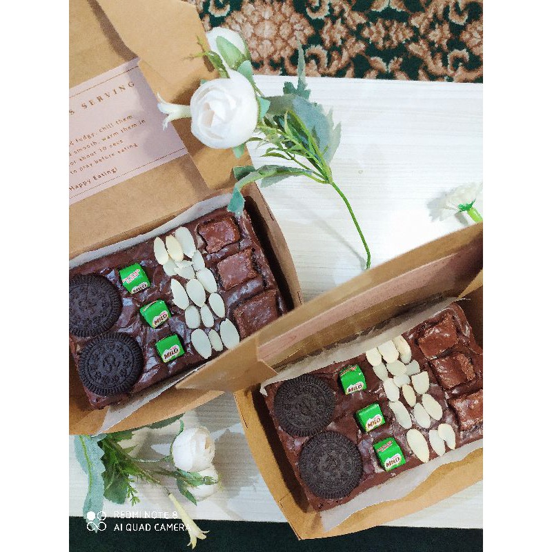 Brownies Bella Brownies Panggang Premium MELTED topping Silverqueen Milo Almond Oreo Personal Size II HAMPERS LEBARAN 2023