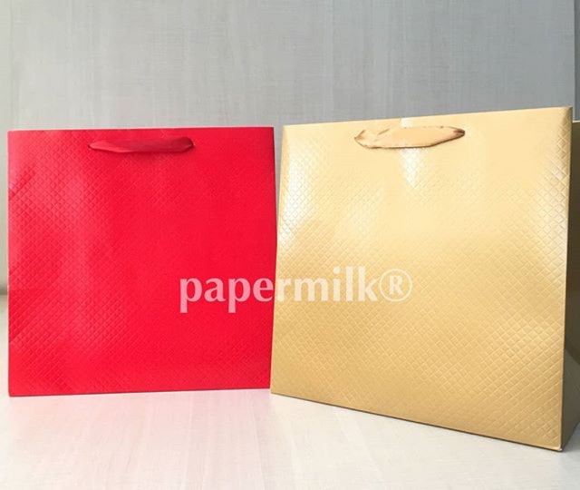 

Paperbag Papermilk® 32.25.31s, Ukuran 32 × 25 × 31s. Harga Tercantum Untuk per 12 Pcs.