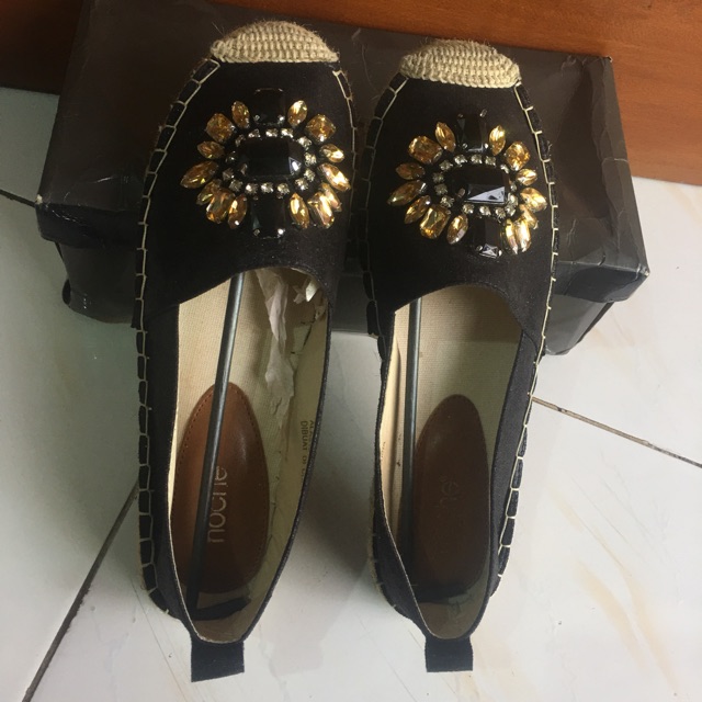 Preloved Flat Shoes Noche size 39