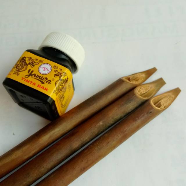 

Paket pena handam isi 3 pena dan 1 tinta yamura