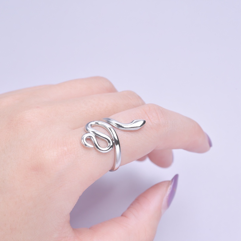 Cincin Model Terbuka Bahan Stainless Steel Desain Ular Gaya Punk / Vintage / Simple / Korea Adjustable Untuk Pria / Wanita