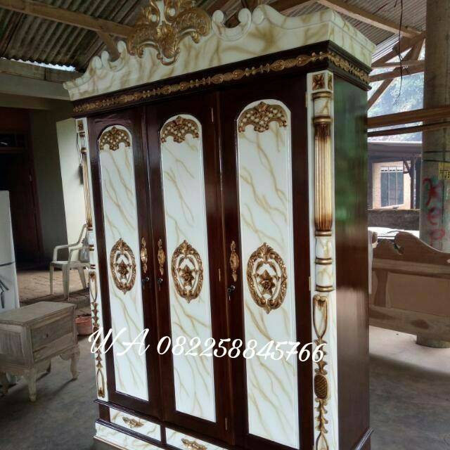 Almari Pakaian Baju Bahan Kayu Jati, Lemari 3 Pintu Ukir Jepara Warna Kombinasi