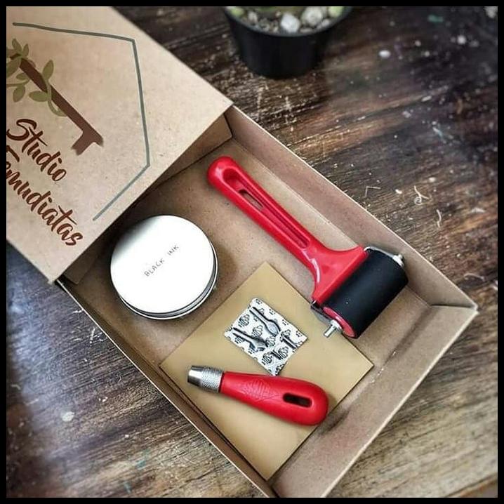

Basic Equipment For Linocut Printing
