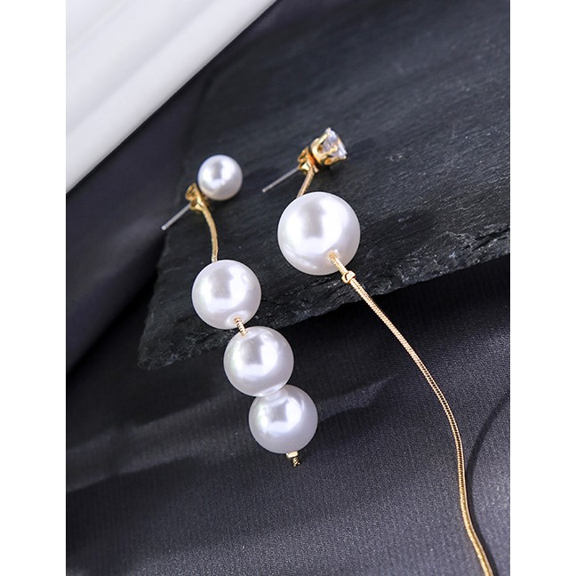 LRC Anting Tusuk Fashion Golden Asymmetrical Tassel Stud Earrings With Diamonds D59118