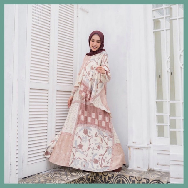 Rumi Dress Wearing Klamby