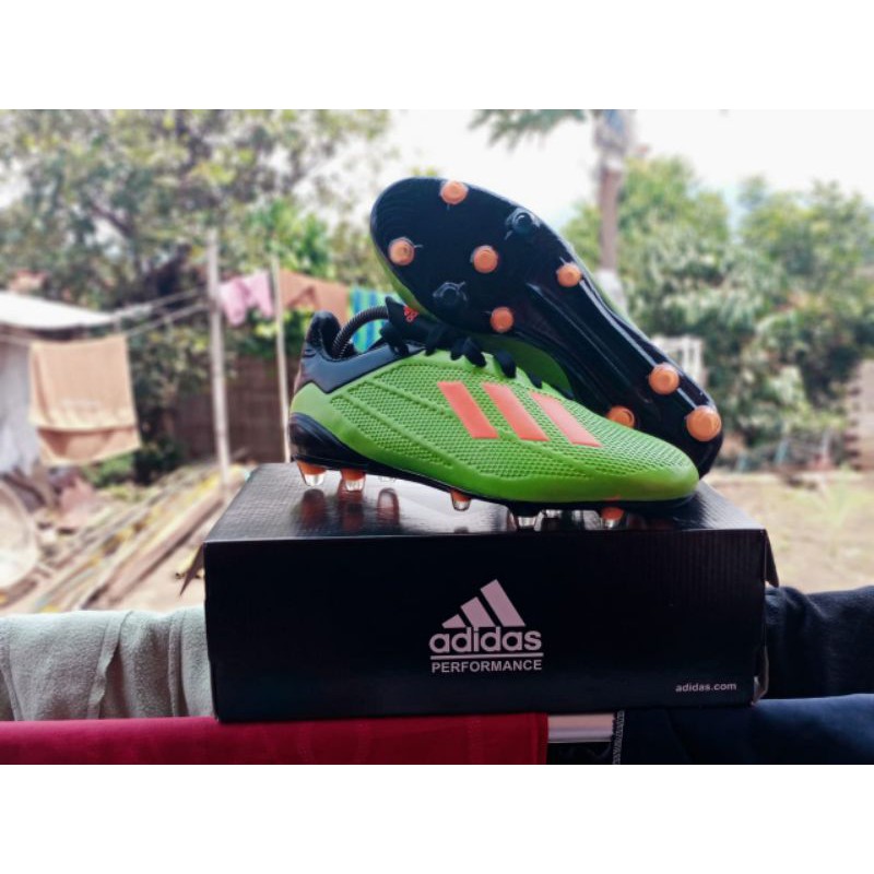Sepatu bola adidas x