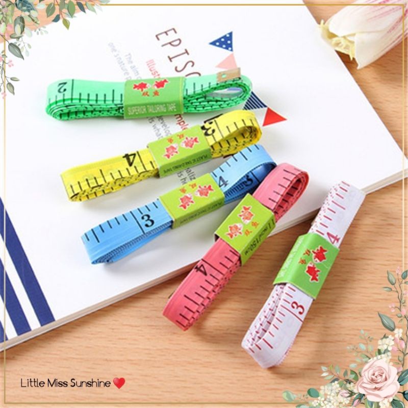 Meteran Baju lebar 1,5cm Jahit Pakaian Alat Ukur Meter Menjahit Tailor Sew Sewing Stuff Alat Bantu Ukur Ukuran Pakaian Garmen Craft Untuk Menghitung Kemeja Celana Blouse Benang Elastis Latex Rubber Jeans Murce Grosir Partai Little Miss Sunshine Malang