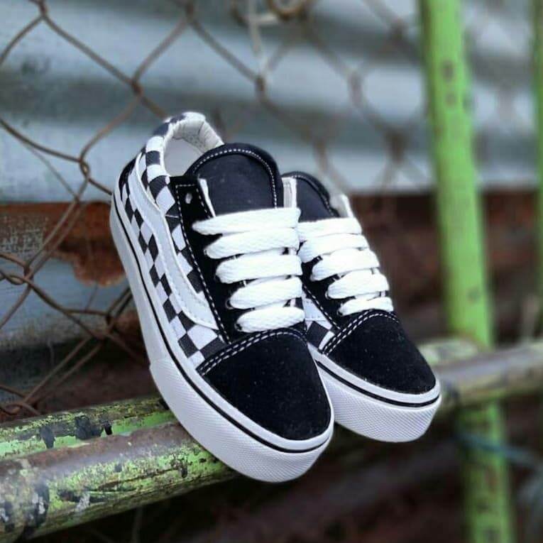 SEPATU VANS IMPOR KIDS JUNIOR MOTIF CATUR BLACK WHITE HITAM PUTIH KADO ANAK KECIL TK SD COWOK CEWEK