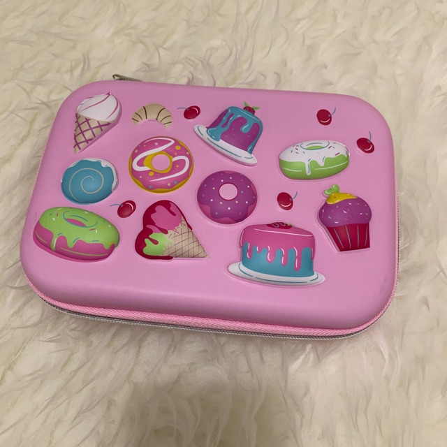 

Kotak pensil Smiggle look a like