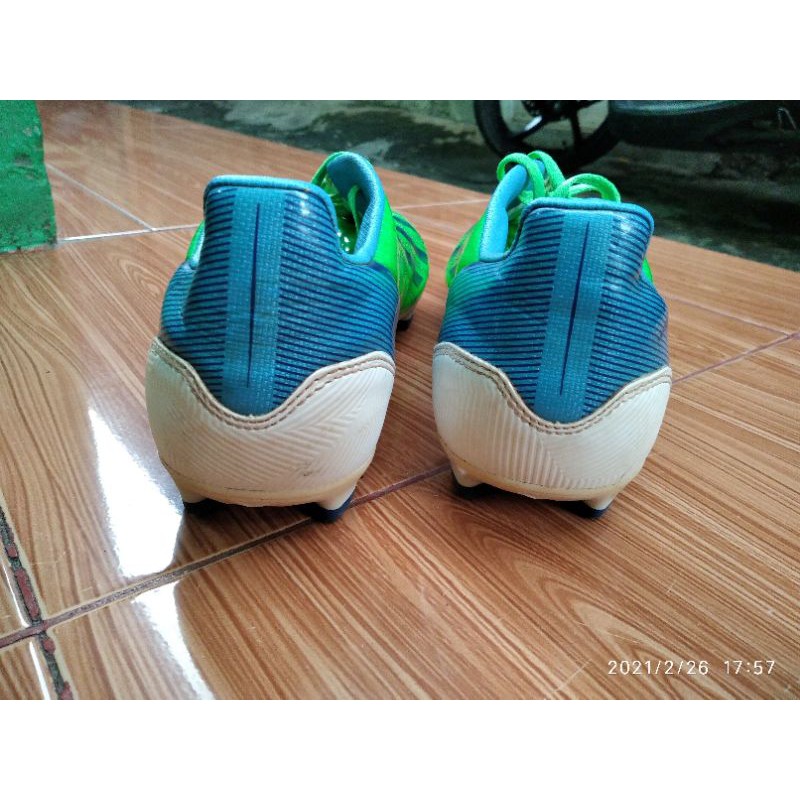 sepatu bola adidas F10 TRF fg