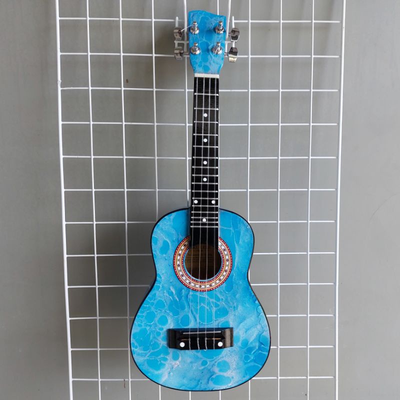 Ukulele Motif Abstrak Dryer Chrome