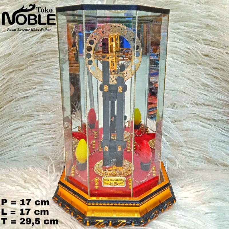 Miniatur Tugu Khatulistiwa