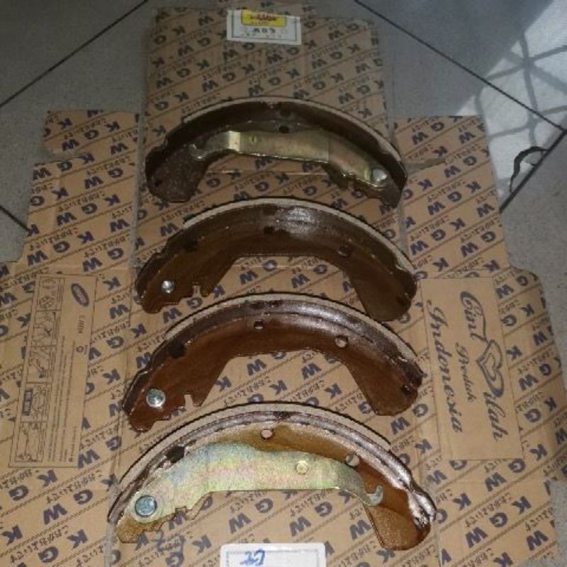 kampas rem belakang chevrolet spin
