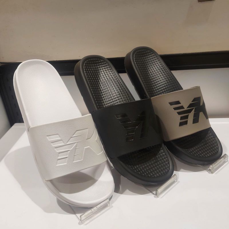 sandal pria Yongki Komaladi