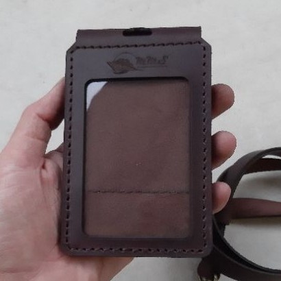 

Name Tag ID Card Holder Coklat Tua Kalung Premium Leather Id Gantungan Magnet