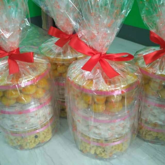 

Paket 1 kue kacang, kue keju dan kue nastar