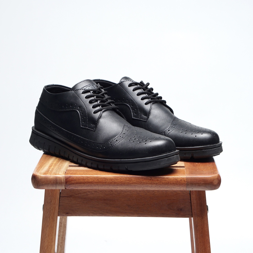 ZEUS BLACK ORIGINAL x JYF Sepatu Formal Full Hitam Tali Pria Pantofel Kerja Kantor Dinas Resmi Guru Kantoran Wisuda Kuliah Pesta Undangan Wedding Kondangan Nikah Modern Brogue Derby Casual Wingtip Oxford Semi Kulit Premium Joey Footwear Keren Terbaru Ori