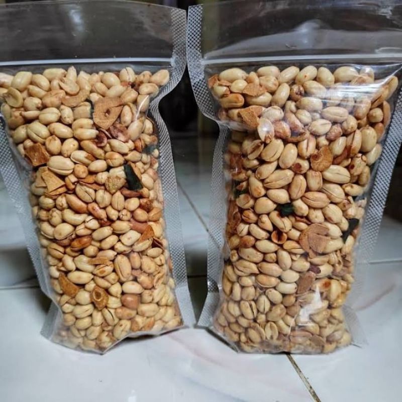 

Kacang Lercet Bawang Gurih 1/4 Kilo Daun Jeruk Atom Koro