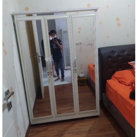 lemari baju kaca 3 pintu frame putih susu full cermin