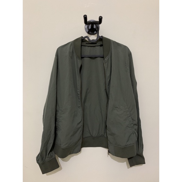Bomber Jacket Uniqlo Preloved