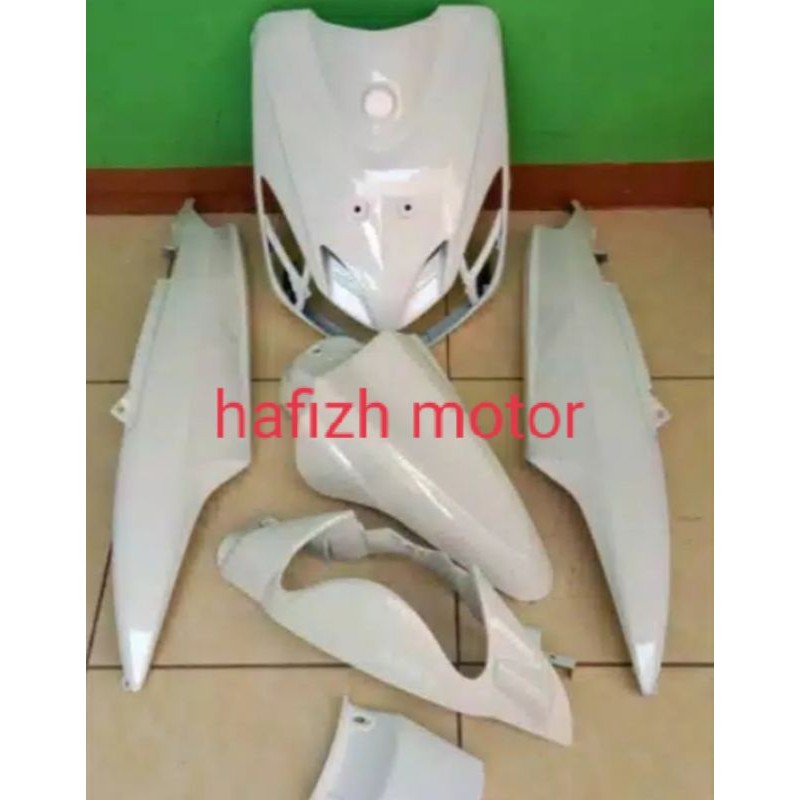 Full body halus putih Mio smile