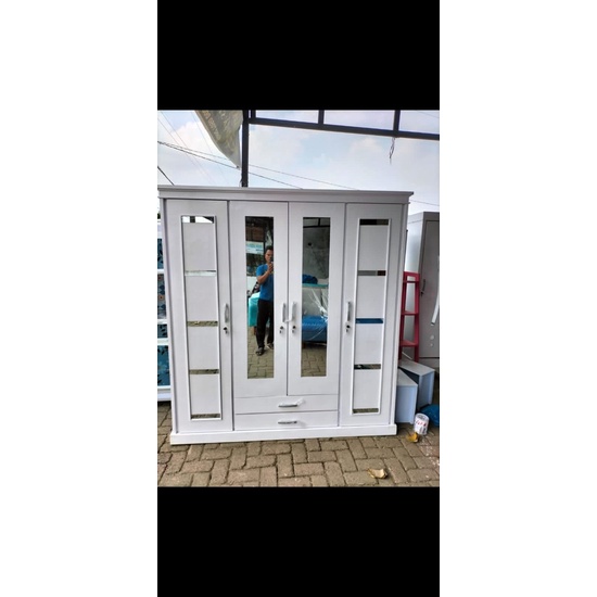 Lemari Pakaian Kayu 4 Pintu