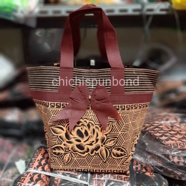 

Tas hajatan batik mewah 18x18