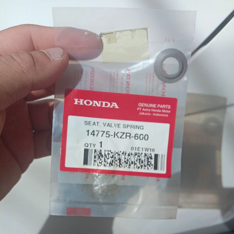 14775 KZR 600 Ring Dudukan Per Klep Vario 125 150 PCX CBU LOKAL K97 Seat Valve Spring Original satua
