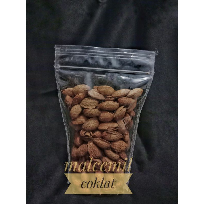 

kacang almond 250gr Malcemilcoklat